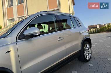Позашляховик / Кросовер Volkswagen Tiguan 2012 в 