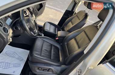 Позашляховик / Кросовер Volkswagen Tiguan 2012 в 