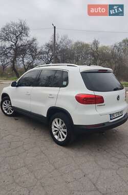 Внедорожник / Кроссовер Volkswagen Tiguan 2015 в 
