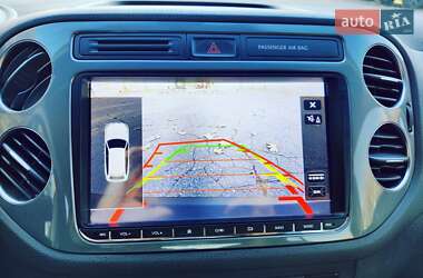 Внедорожник / Кроссовер Volkswagen Tiguan 2015 в 