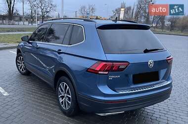 Внедорожник / Кроссовер Volkswagen Tiguan 2019 в 