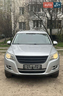 Внедорожник / Кроссовер Volkswagen Tiguan 2010 в 