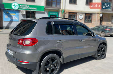 Внедорожник / Кроссовер Volkswagen Tiguan 2011 в 