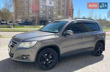 Внедорожник / Кроссовер Volkswagen Tiguan 2011 в 