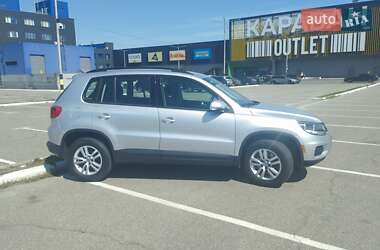 Внедорожник / Кроссовер Volkswagen Tiguan 2016 в 