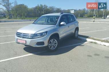 Внедорожник / Кроссовер Volkswagen Tiguan 2016 в 