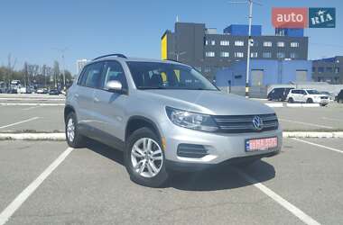 Внедорожник / Кроссовер Volkswagen Tiguan 2016 в 