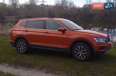 Внедорожник / Кроссовер Volkswagen Tiguan 2018 в 