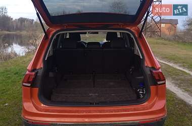 Внедорожник / Кроссовер Volkswagen Tiguan 2018 в 