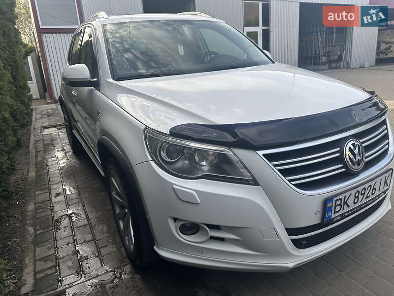 Позашляховик / Кросовер Volkswagen Tiguan 2009 в Радивиліві