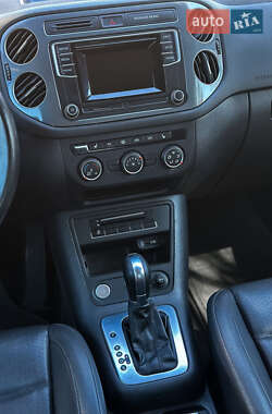 Внедорожник / Кроссовер Volkswagen Tiguan 2015 в 