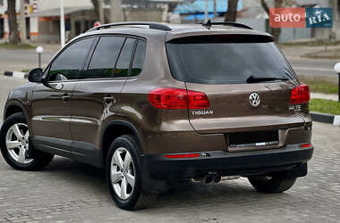 Внедорожник / Кроссовер Volkswagen Tiguan 2011 в 