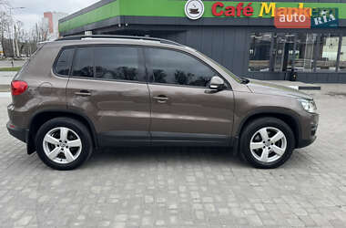 Внедорожник / Кроссовер Volkswagen Tiguan 2011 в 