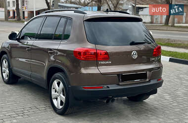 Внедорожник / Кроссовер Volkswagen Tiguan 2011 в 
