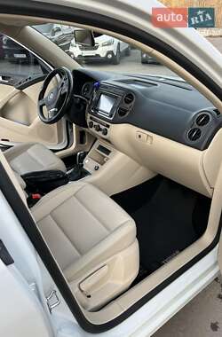 Внедорожник / Кроссовер Volkswagen Tiguan 2017 в 