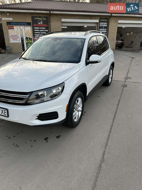 Внедорожник / Кроссовер Volkswagen Tiguan 2017 в 