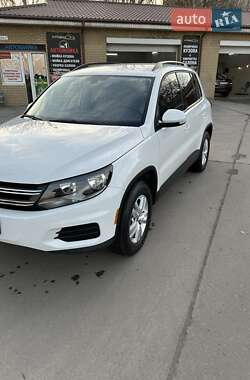 Внедорожник / Кроссовер Volkswagen Tiguan 2017 в 