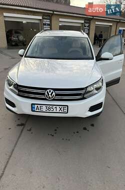 Внедорожник / Кроссовер Volkswagen Tiguan 2017 в 