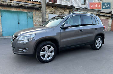 Внедорожник / Кроссовер Volkswagen Tiguan 2010 в 