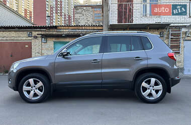 Внедорожник / Кроссовер Volkswagen Tiguan 2010 в 