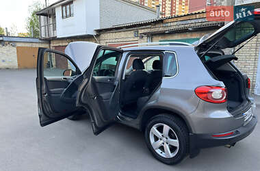 Внедорожник / Кроссовер Volkswagen Tiguan 2010 в 