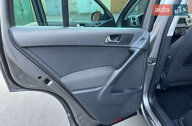 Внедорожник / Кроссовер Volkswagen Tiguan 2010 в 