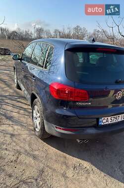Внедорожник / Кроссовер Volkswagen Tiguan 2012 в 