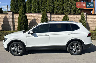 Внедорожник / Кроссовер Volkswagen Tiguan 2021 в 