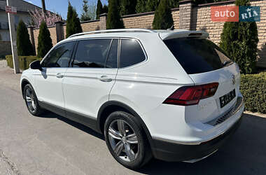 Внедорожник / Кроссовер Volkswagen Tiguan 2021 в 