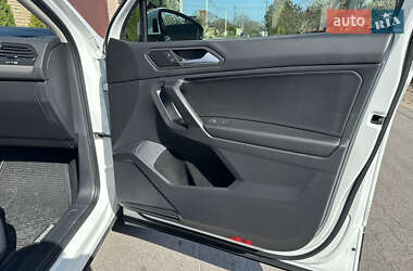 Внедорожник / Кроссовер Volkswagen Tiguan 2021 в 