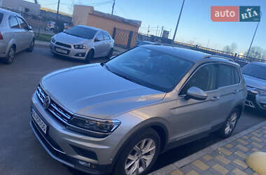 Внедорожник / Кроссовер Volkswagen Tiguan 2019 в 
