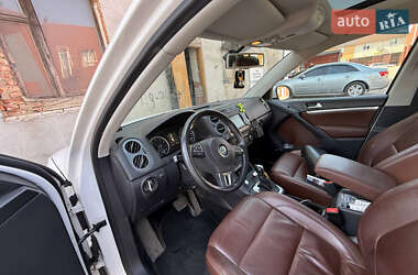Внедорожник / Кроссовер Volkswagen Tiguan 2012 в 
