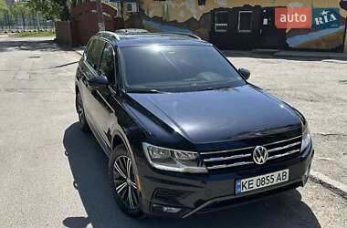 Внедорожник / Кроссовер Volkswagen Tiguan 2018 в 