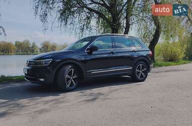 Внедорожник / Кроссовер Volkswagen Tiguan 2017 в 