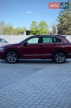 Внедорожник / Кроссовер Volkswagen Tiguan 2018 в 