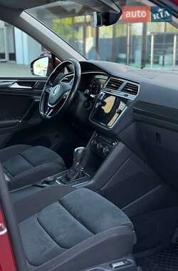 Внедорожник / Кроссовер Volkswagen Tiguan 2018 в 
