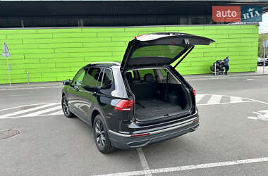 Внедорожник / Кроссовер Volkswagen Tiguan 2023 в 
