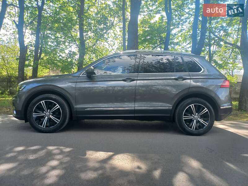 Внедорожник / Кроссовер Volkswagen Tiguan 2017 в Краснограде