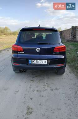 Внедорожник / Кроссовер Volkswagen Tiguan 2013 в 