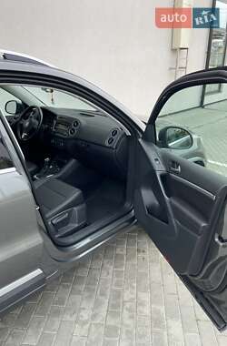 Внедорожник / Кроссовер Volkswagen Tiguan 2012 в 