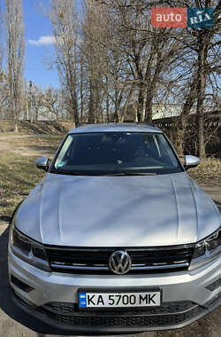Внедорожник / Кроссовер Volkswagen Tiguan 2018 в 