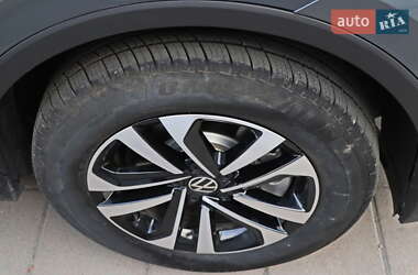 Внедорожник / Кроссовер Volkswagen Tiguan 2022 в 