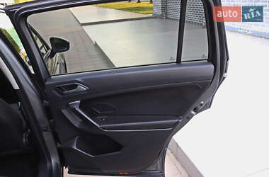 Внедорожник / Кроссовер Volkswagen Tiguan 2022 в 