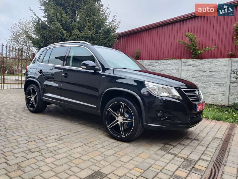Позашляховик / Кросовер Volkswagen Tiguan 2009 в 