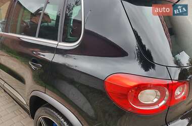 Позашляховик / Кросовер Volkswagen Tiguan 2009 в 