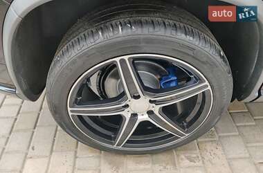 Позашляховик / Кросовер Volkswagen Tiguan 2009 в 