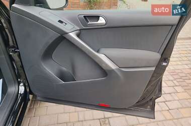 Позашляховик / Кросовер Volkswagen Tiguan 2009 в 