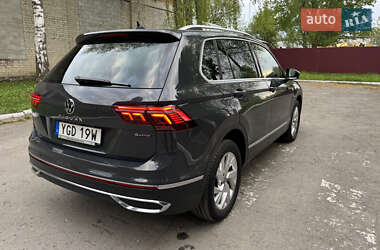 Внедорожник / Кроссовер Volkswagen Tiguan 2021 в 