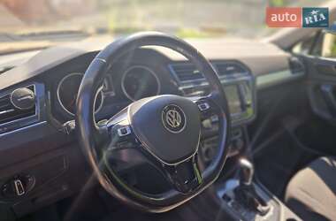 Внедорожник / Кроссовер Volkswagen Tiguan 2017 в 