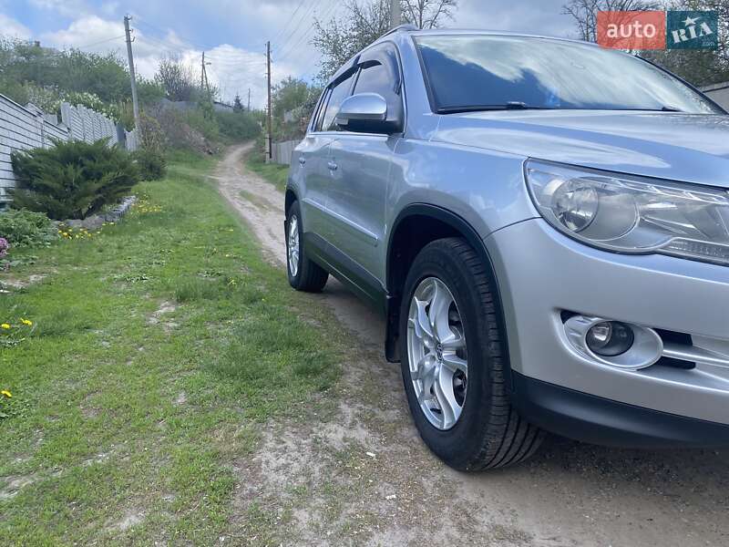 Позашляховик / Кросовер Volkswagen Tiguan 2010 в Новій Водолагі